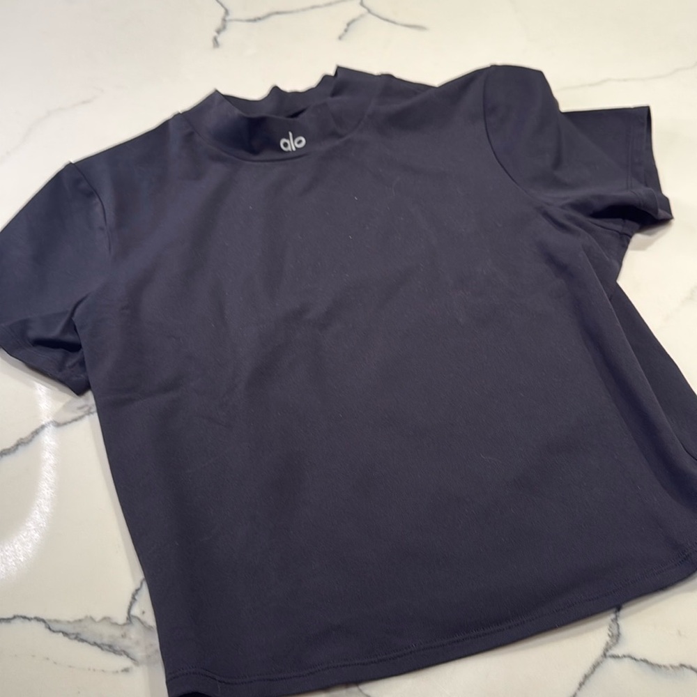 Alo Fitted Black Top NWOT - Large